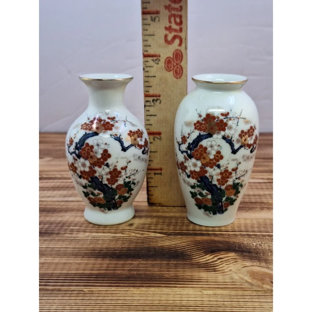 2 Japanese Porcelain 4
